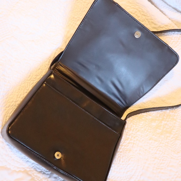 SOLD VINTAGE SHOULDER BAG - Picture 13 of 16